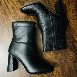 NEW Journee Collection Vegan synthetic upper January Bootie, size 7.5